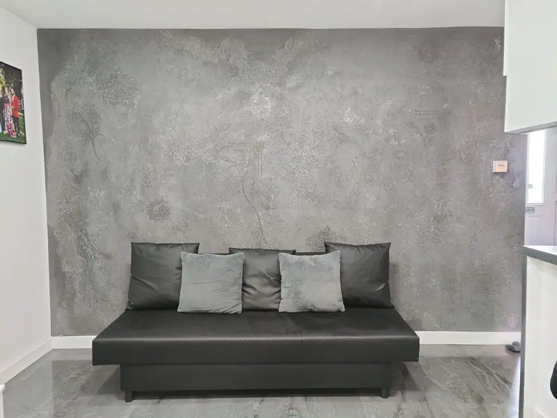 Polished plaster feature wall in a modern living room