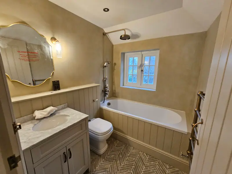 Tadelakt waterproof plaster bathroom finish